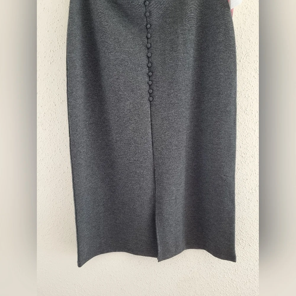 Elegant Gray Women's Skirt - Picture 4 of 7